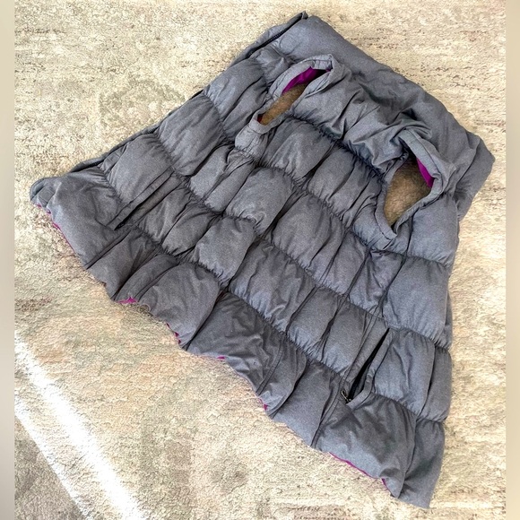 Puffer vest / jacket. Athleta Ruched down puffer jacket/vest with zip on sleeves - Picture 8 of 14